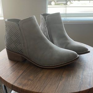 Grey Madden Girl booties, size 6!